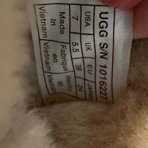 UGG Tan Winter Boots with Cream Fur - Picture 4 of 4